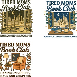 Op de afbeelding: Drie grafische ontwerpen voor een "Tired Moms Book Club". Elk ontwerp toont een vensterzicht op een skyline 's nachts, een kopje koffie, boeken en de tekst "Running on Coffee, Chaos and Chapters". De ontwerpen zijn in tinten bruin, goud en blauw.