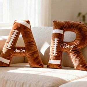 Cuscino con lettera da calcio personalizzato, cuscino da calcio personalizzato con nome, cuscino sportivo con iniziale, cuscino da rugby, regalo di Natale per gli amanti del calcio
