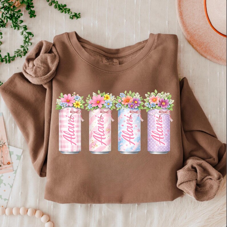 Lata de refrigerante Alani PNG, Lata de refrigerante Coquette rosa com laço floral PNG, Clipart de lata de bebida com estética feminina Y2K, Design fofo para sublimação de lata de bebida imagem 4
