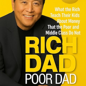 Pode incluir: Capa do livro "Pai Rico, Pai Pobre" de Robert T. Kiyosaki. O autor sorri, vestindo um blazer preto, com o título do livro em letras amarelas grandes sobre um fundo amarelo. O texto inclui "O que os ricos ensinam aos seus filhos sobre dinheiro".