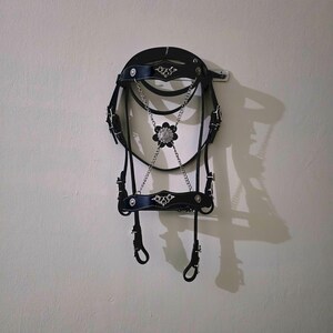 Handgjort hästträns i kohud, barockstil, mässingsdekorationer