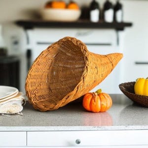Vintage Wicker Cornucopia Centerpiece Woven Basket Thanksgiving Decor Fall Decor Horn of Plenty Autumn Decor Boho, Large Horn Shape