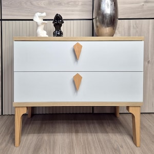 Sleek Solid Beech Dresser Grip, Artisan Timber Chest Knob, Contemporary Furnishing Fitting, Bespoke Cupboard Add-On