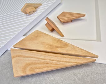 Solid Oak Triangle Drawer Pull, Minimalist Wooden Cabinet Pull, Handmade Modern Hardware, Custom Cabinet Accessory, 2 pcs Set