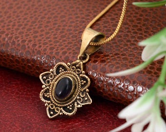 Vintage koperen hangerketting met zwarte steen – Handgemaakte boho-sieraden, bloemdesignhanger in antieke stijl, uniek cadeau voor haar