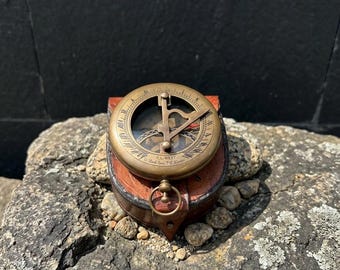 Antike Messing Sonnenuhr Kompass mit Ledertasche | Vintage maritimes Geschenk