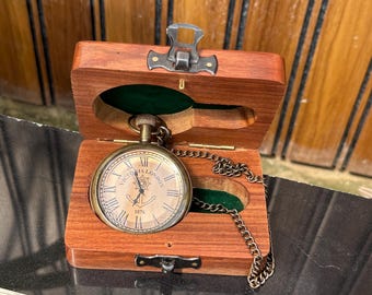 Vintage zakhorloge met houten kist – ontwerp nautisch anker