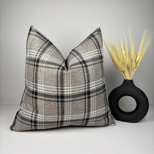 Housse de coussin à carreaux taupe : coussin de ferme bohème en lin tressé