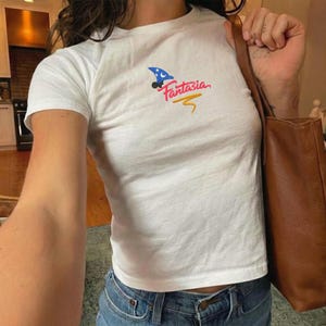 Camiseta de bebé con gorro de hechicero de Fantasía bordado, camiseta de Disney del Reino Mágico, camiseta minimalista de Mickey mago, conjunto para viaje a Disney.