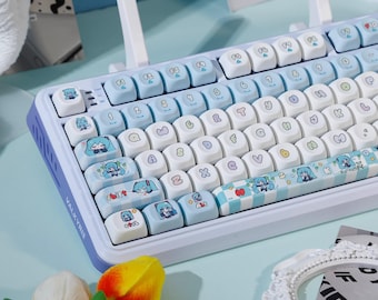 Cute Miku Pastel Anime Artisan Keycap Set | Blue & White Kawaii Theme, Cherry / MOA / SOA Profile, PBT Dye-Sub Keycaps – KeyArtisan®