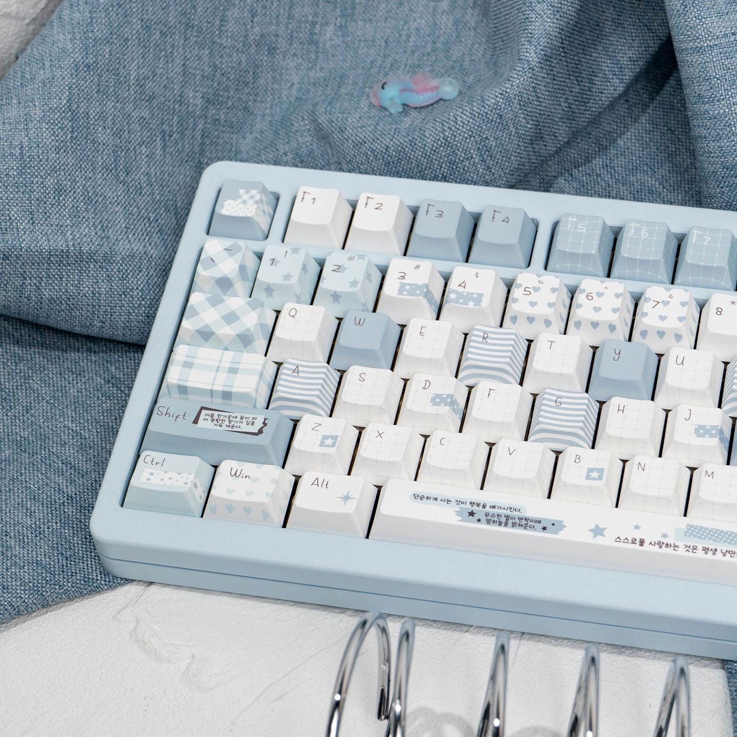 キュートなブルーのノートがテーマのメカニカルキーボード用
