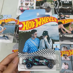 カスタムホットトイホイールダイキャストカー | パーソナライズされたおもちゃのコレクターアイテム | ユニークなカップルギフト | 記念日の誕生日プレゼント | バレンタインデーギフト