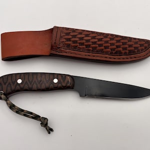Crimson Serpent Knife – Hand Forged 1095 Steel with Python Skin Micarta Handle & Leather Sheath