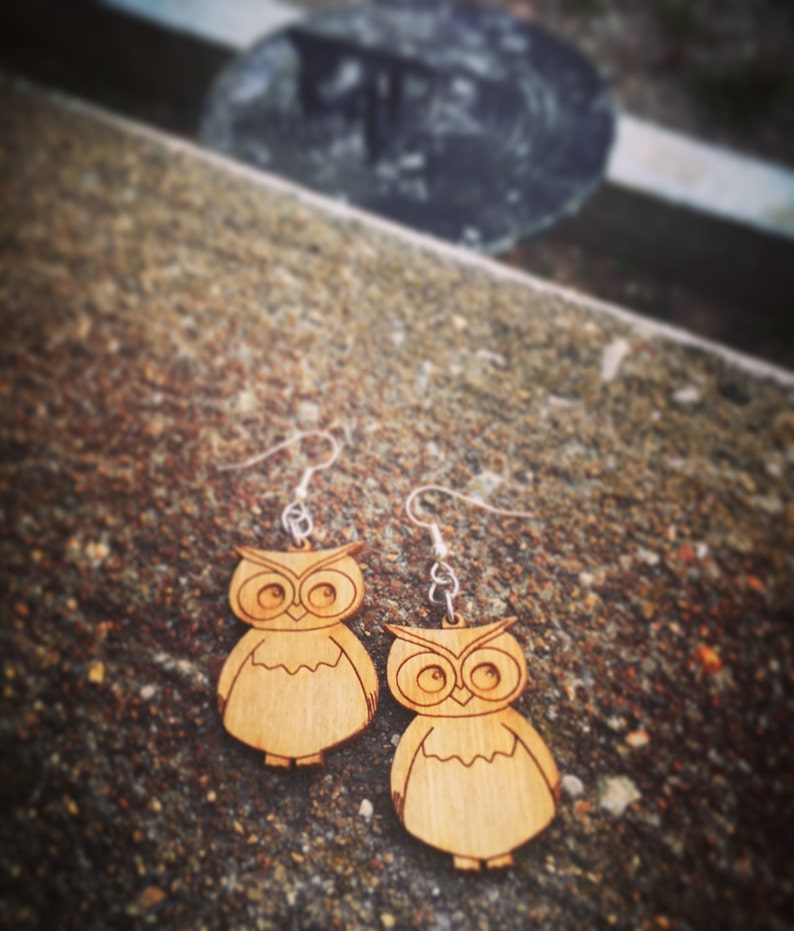 Wood Owl Dangle Earrings afbeelding 1