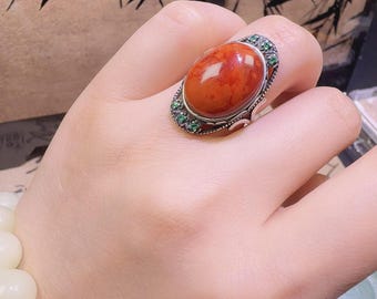 Anillo de plata con ágata roja y diseño de llamas de nueve años de fuego púrpura