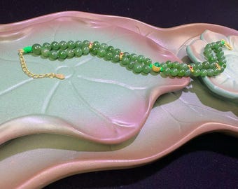 Pulsera de cuentas de jade verde con detalles dorados, joyería multicapa