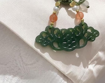 Colgante de jadeíta verde natural – Motivo de nube tallado a mano – Elegante joyería asiática