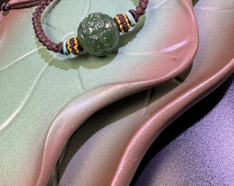 Pulsera de cuentas de nefrita verde talladas a mano / Patrón tradicional chino / Cordón trenzado ajustable