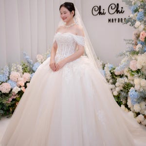 Off Shoulder Princess Wedding Dress,Ball Gown Bridal Gown with Corset Bodice, Lace Appliqué Tulle Wedding Dress,Handmade Custom Bridal Dress