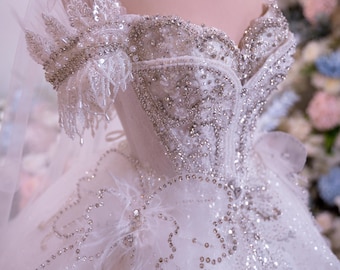 Vestido de novia de gala brillante, vestido de novia de princesa con corsé, vestido de novia de cristal con hombros descubiertos y detalles de lazo 3D.