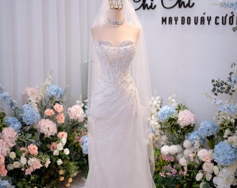 Vestido de noiva sereia sem alças, vestido de noiva com lantejoulas, vestido brilhante ajustado e evasê com cauda, vestido elegante com aplicações de pérolas, vestido de noiva feito sob medida
