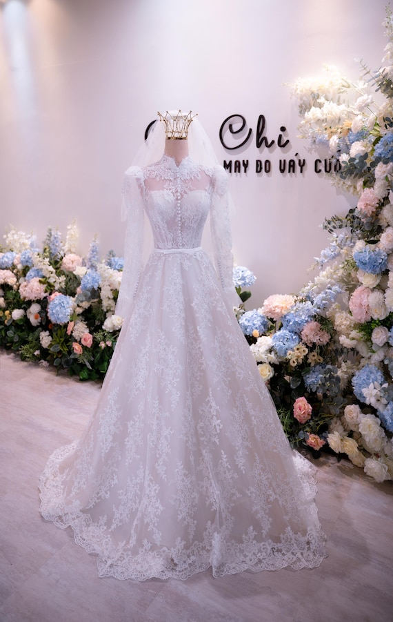 elegant wedding dress with crown Simple Elegant Square Neck Glitter Corset Bridal Dress Online 40
