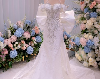 Vestido de noiva sereia luxuoso com ombros à mostra, bordados em cristais e um grande laço nas costas | Vestido de noiva brilhante | Vestido de noiva elegante com corte sereia