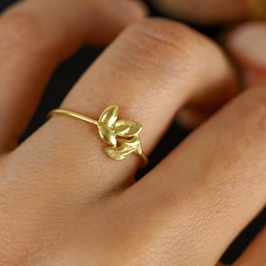Flower Ring, Dainty Floral Ring, Minimalist Nature Inspired Jewelry, Adjustable Ring, Gift for Her