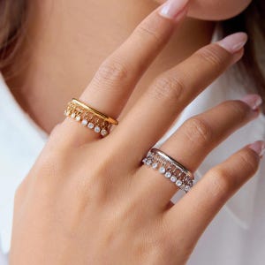 Multi Round Bezel Set Solitaire Drop Link Band, Multi linked Dop Solitaire RIngm Trendy New Design Stacking band, SPINELLI KILCOLLIN Band