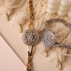Blommig armbandsklocka för kvinnor, dekorativ urtavla med smyckesklocka och personlig presentask, elegant armbandsur som present till henne bild 5