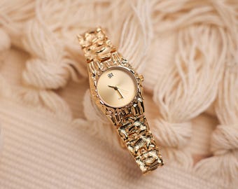 Elegant Women’s Bracelet Watch Gold Silver Textured Band Jewelry Watch Minimalist Oval Dial Gift for Her Adjustable Wrist Watch
