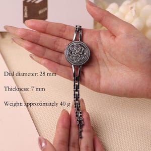Blommig armbandsklocka för kvinnor, dekorativ urtavla med smyckesklocka och personlig presentask, elegant armbandsur som present till henne bild 4