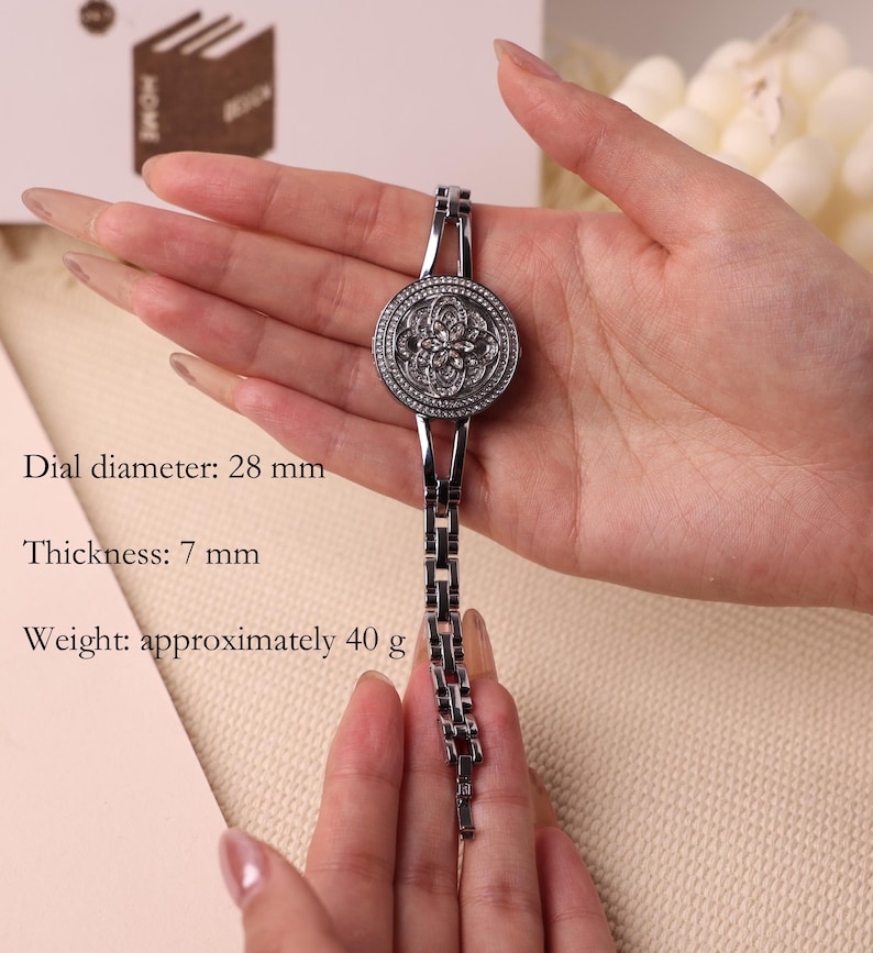 Blommig armbandsklocka för kvinnor, dekorativ urtavla med smyckesklocka och personlig presentask, elegant armbandsur som present till henne bild 4