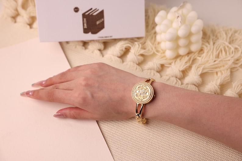 Blommig armbandsklocka för kvinnor, dekorativ urtavla med smyckesklocka och personlig presentask, elegant armbandsur som present till henne bild 12