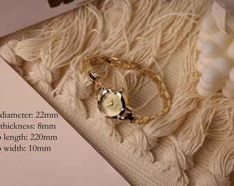 Minimalistisk armbandsklocka, liten rund urtavla, elegant smyckesstil