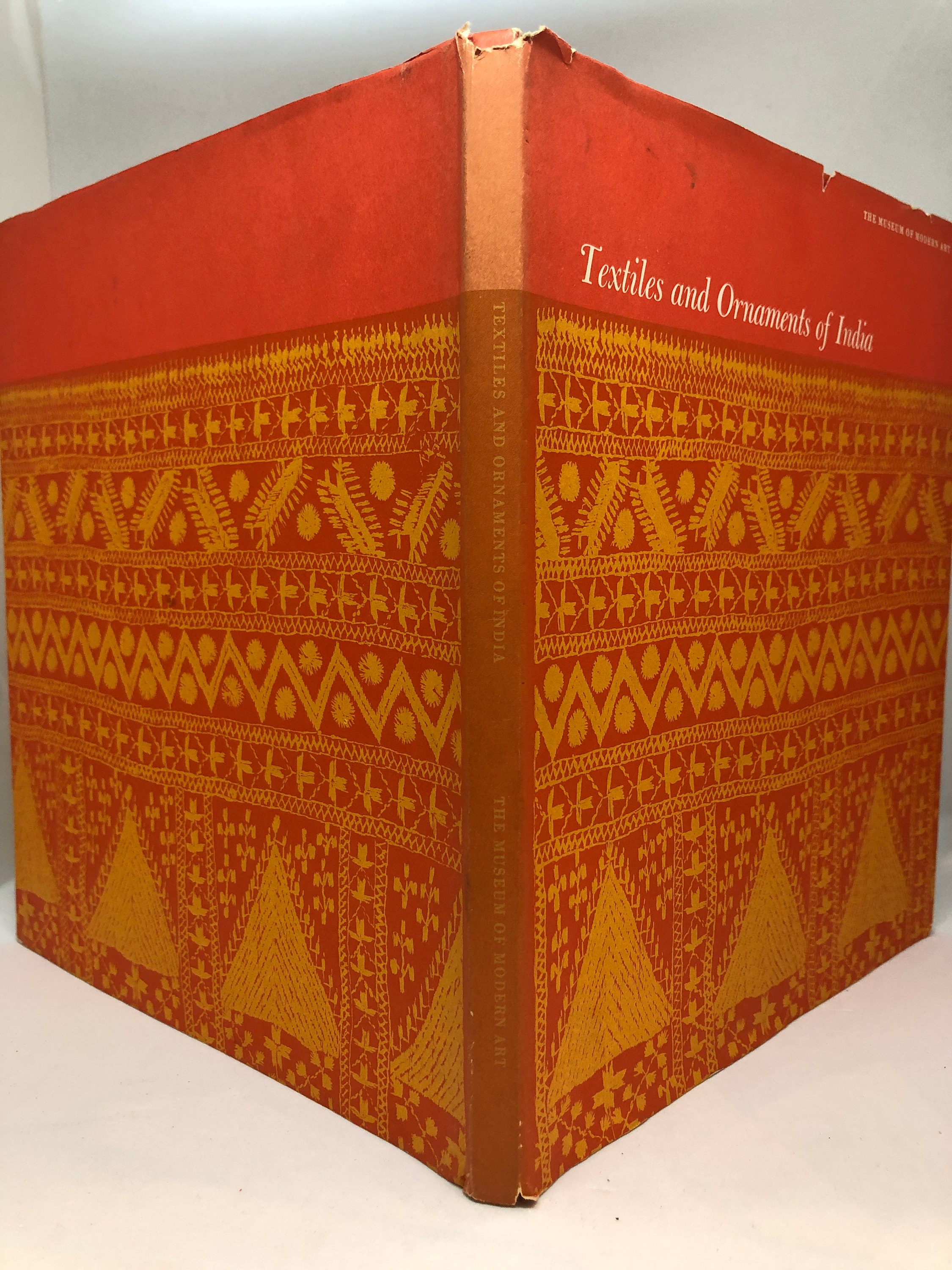 洋書 Textiles and Ornaments of India Textiles and Ornaments of India. Museum of Modern Art