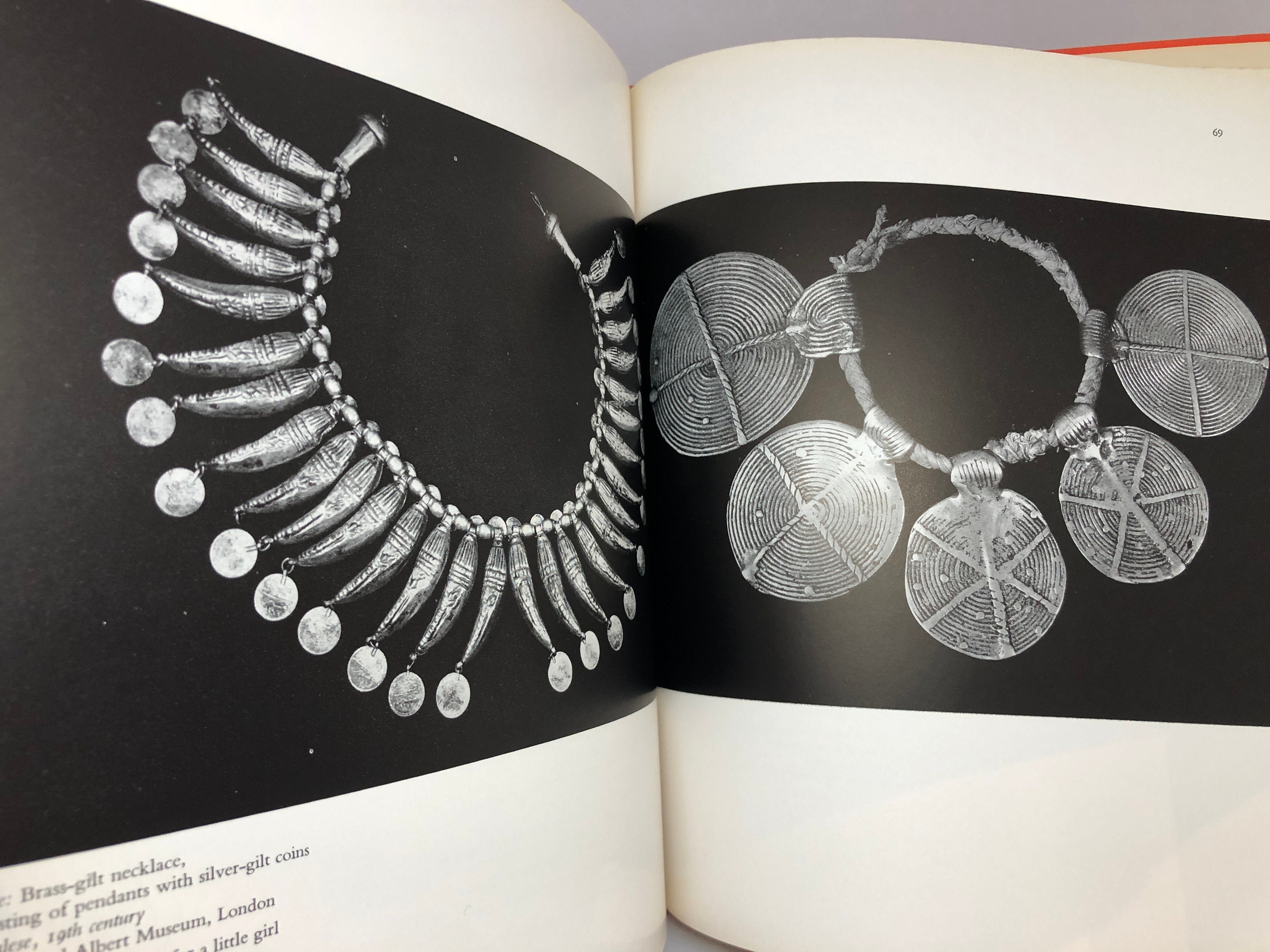 洋書 Textiles and Ornaments of India Textiles and Ornaments of India. Museum of Modern Art