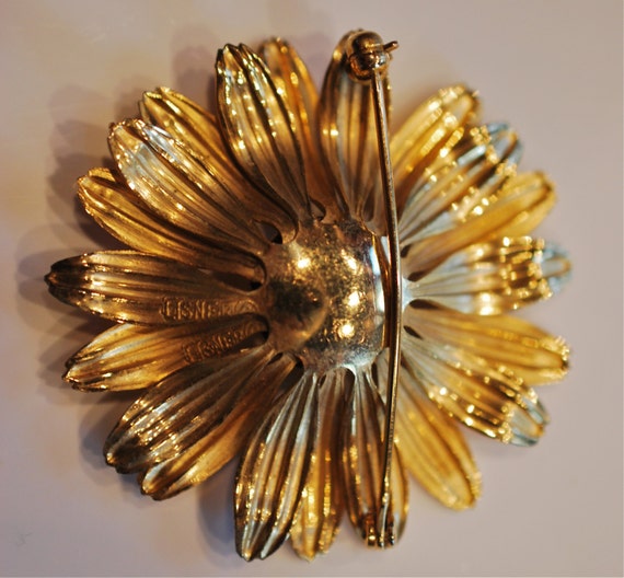 Lisner Vintage signed brooch, Lisner gold tone fl… - image 2