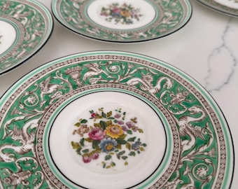 Wedgwood Florentine Green Rim Plate: Floral Center, Dragon Design