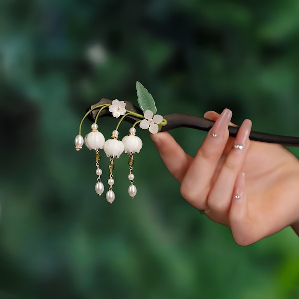 Horquilla de cristal con forma de lirio del valle, horquilla de madera con borla, horquilla para moño estilo cottagecore de hadas