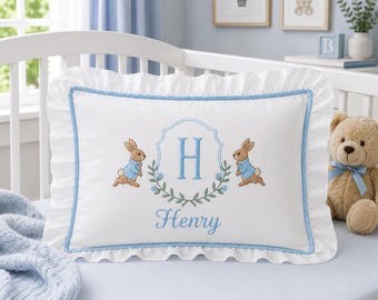 Almohada de conejito personalizada, almohada con nombre de bebé bordado a medida, almohada azul con volantes para la habitación del bebé, regalo para niño