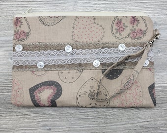 Pochette en dentelle et coeurs S827