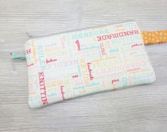 Sew Happy Quilted Zipper Pouch S750