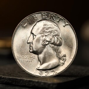 1932D Washington Quarter Dollar  Commemorative Coin, Historic Collectible for Enthusiasts