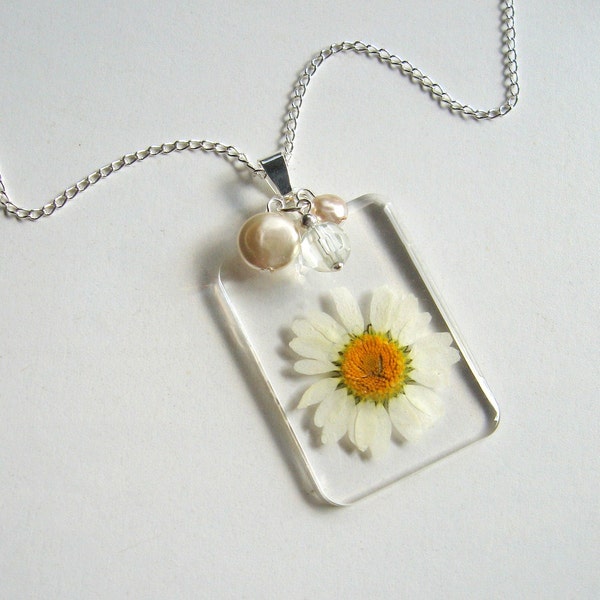 White Daisy - Real Flower Garden Necklace -  botanic jewelry, flower jewelry, white, coin pearls, crystal, natural, Nature inspired, ooak