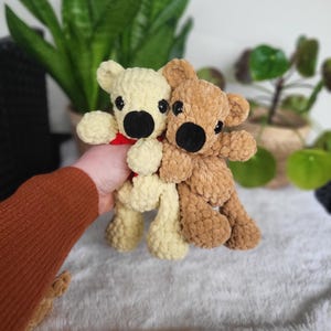 Wzór szydełkowy 2 w 1: Misie Dinky. Pluszaki bez szycia (plik PDF)