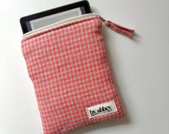 Funda para lector electrónico Kindle / Tela de lino a cuadros color melocotón (Kindle de última generación, Paperwhite, Colour Soft, Kobo Clara)
