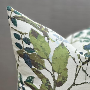 Green Modern Flower Leaf Throw Pillow Cover Decorative Upholstery Fabric Pillowcase