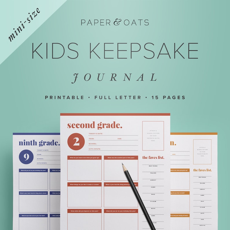 Pu&ograve; includere: Diario di ricordi per bambini stampabile con pagine per ogni grado, con un design colorato con il testo "Kids Keepsake Journal" e "Paper & Oats".
