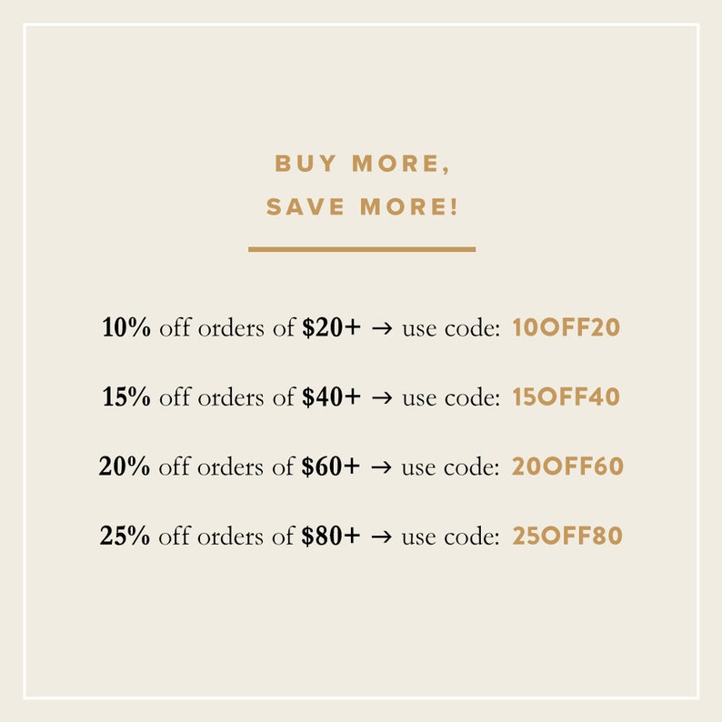 Pu&ograve; includere: Una grafica con il testo "ACQUISTA DI PI&Ugrave;, RISPARMIA DI PI&Ugrave;!" e un elenco di sconti per ordini di importi diversi. Ad esempio, gli ordini di $ 20 o pi&ugrave; ottengono uno sconto del 10% con il codice 100FF20.
